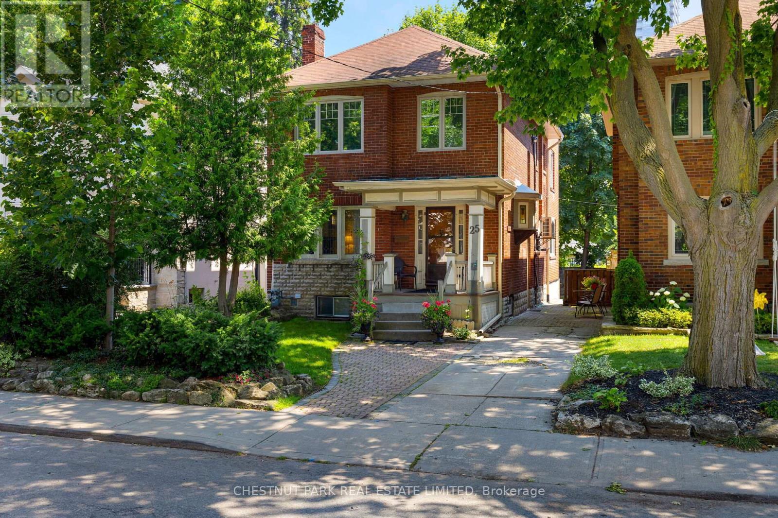 25 Maxwell Ave, Toronto, ON M5P 2B4