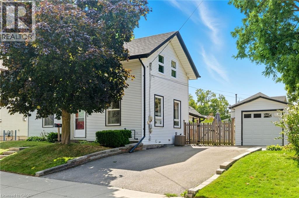 35 Ball Ave, Cambridge, ON N1R 2A2