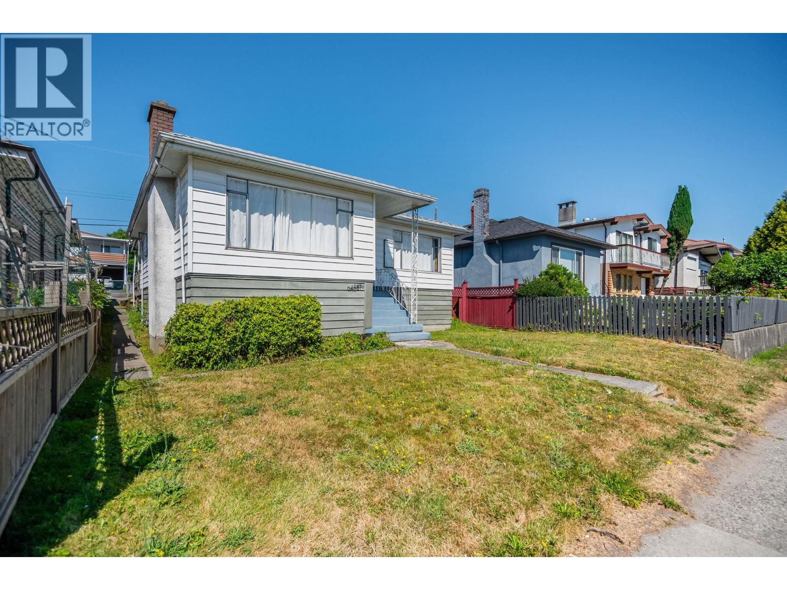 4587 Knight St, Vancouver, BC V5N 3M8