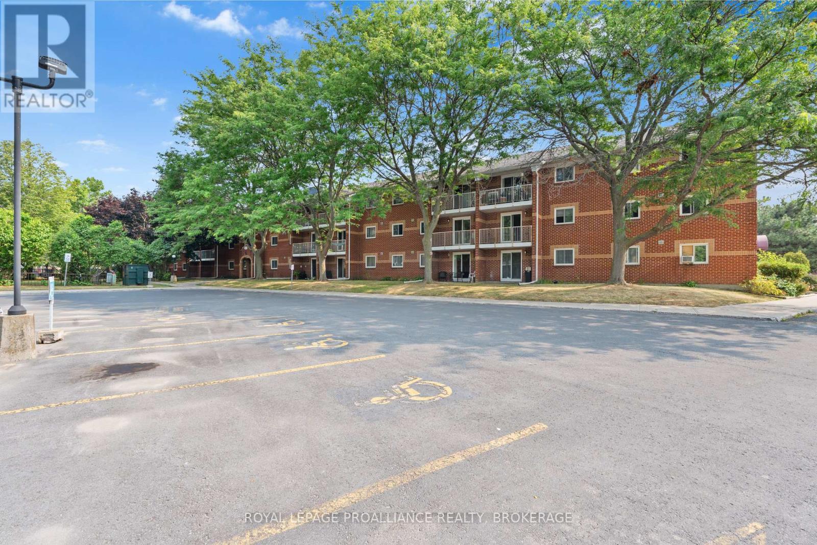 302 573 Armstrong Rd, Kingston, ON K7M 8J8