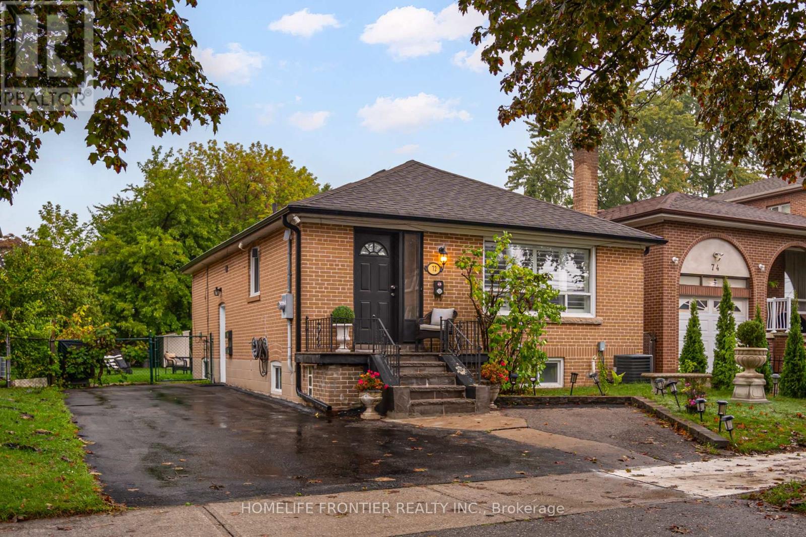 72 Newton Dr, Toronto, ON M2M 2M9