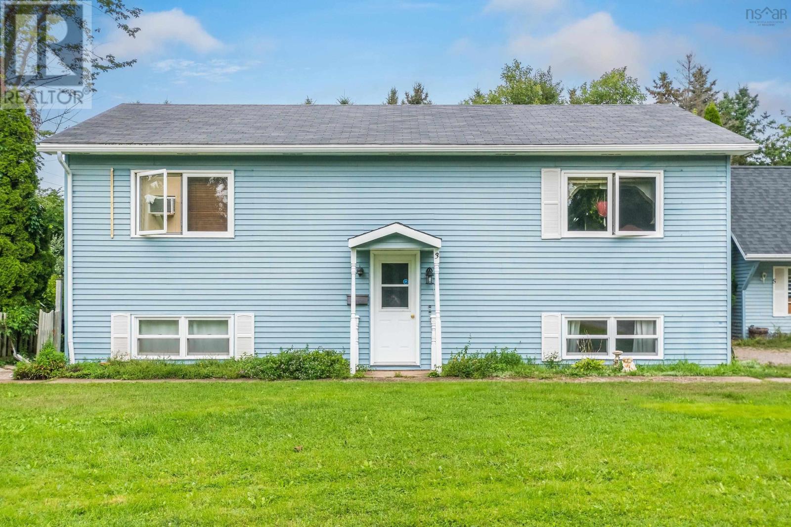 3 Lorcon St, Middleton, NS B0S 1P0