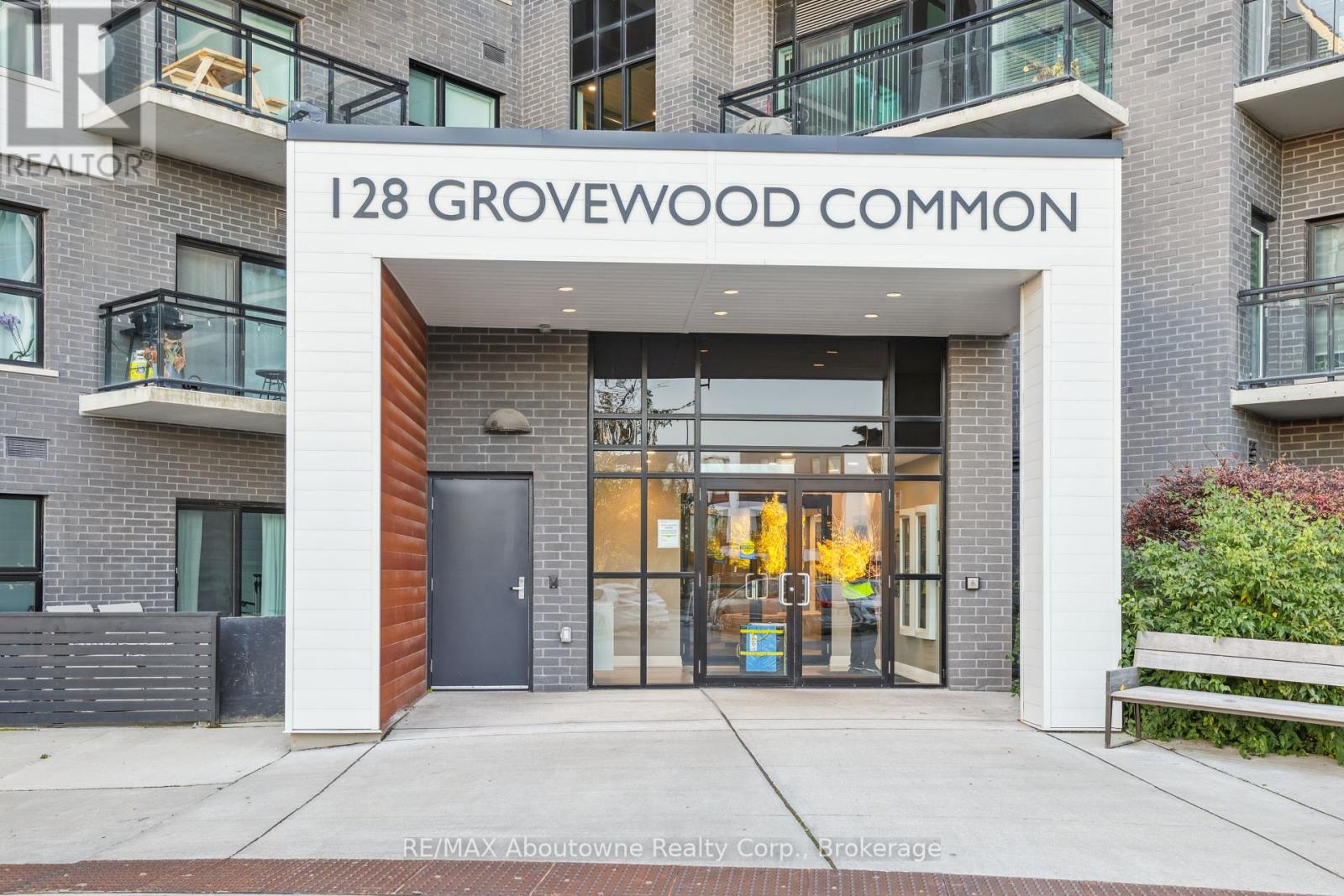 629 128 Grovewood Common, Oakville, ON L6H 0X3