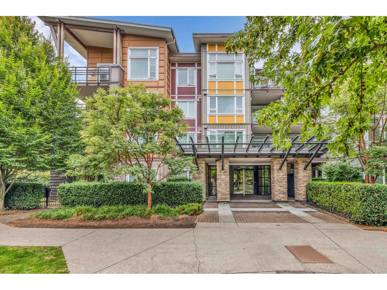 13740 75a Avenue Unit 202, Surrey, BC V3W 0E8
