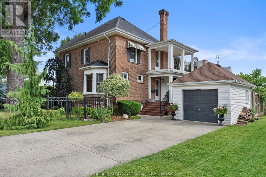 52 Cross St, Chatham, ON N7M 1K7