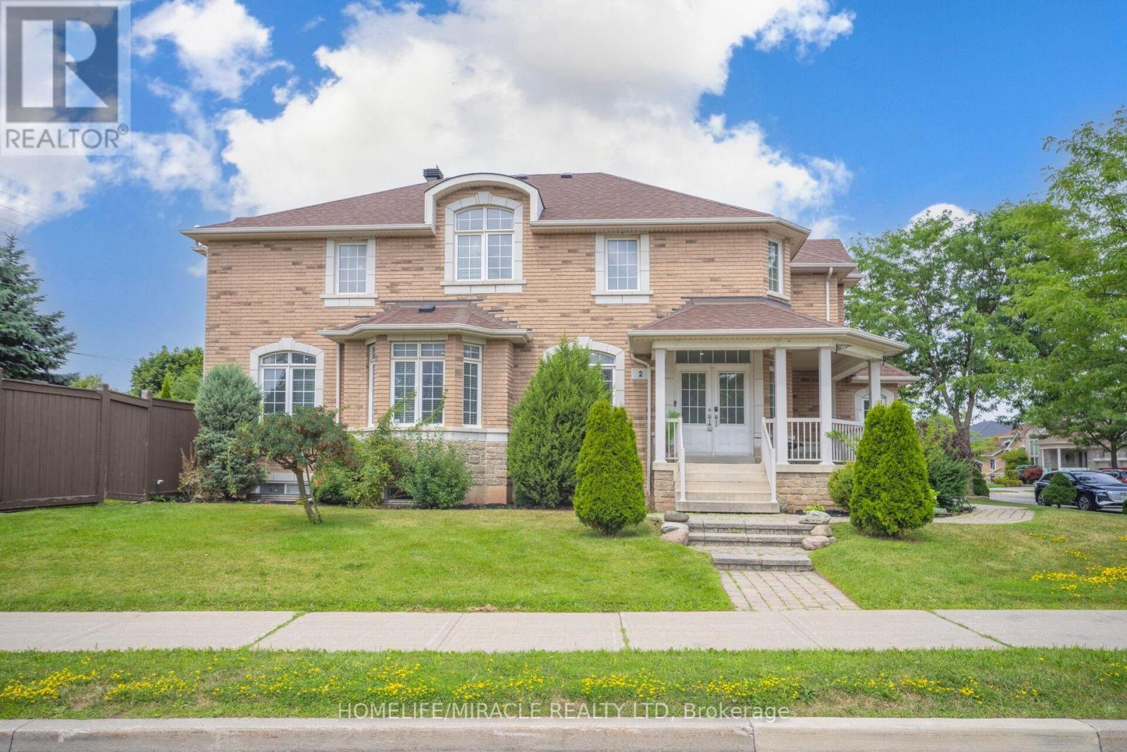 2 Roycrest St, Brampton, ON L6Z 0E2