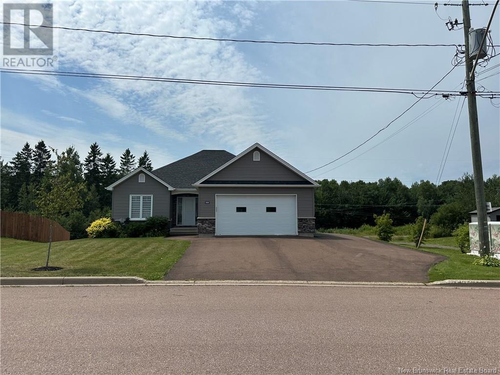 252 Lady Russell St, Moncton, NB E1E 0G1