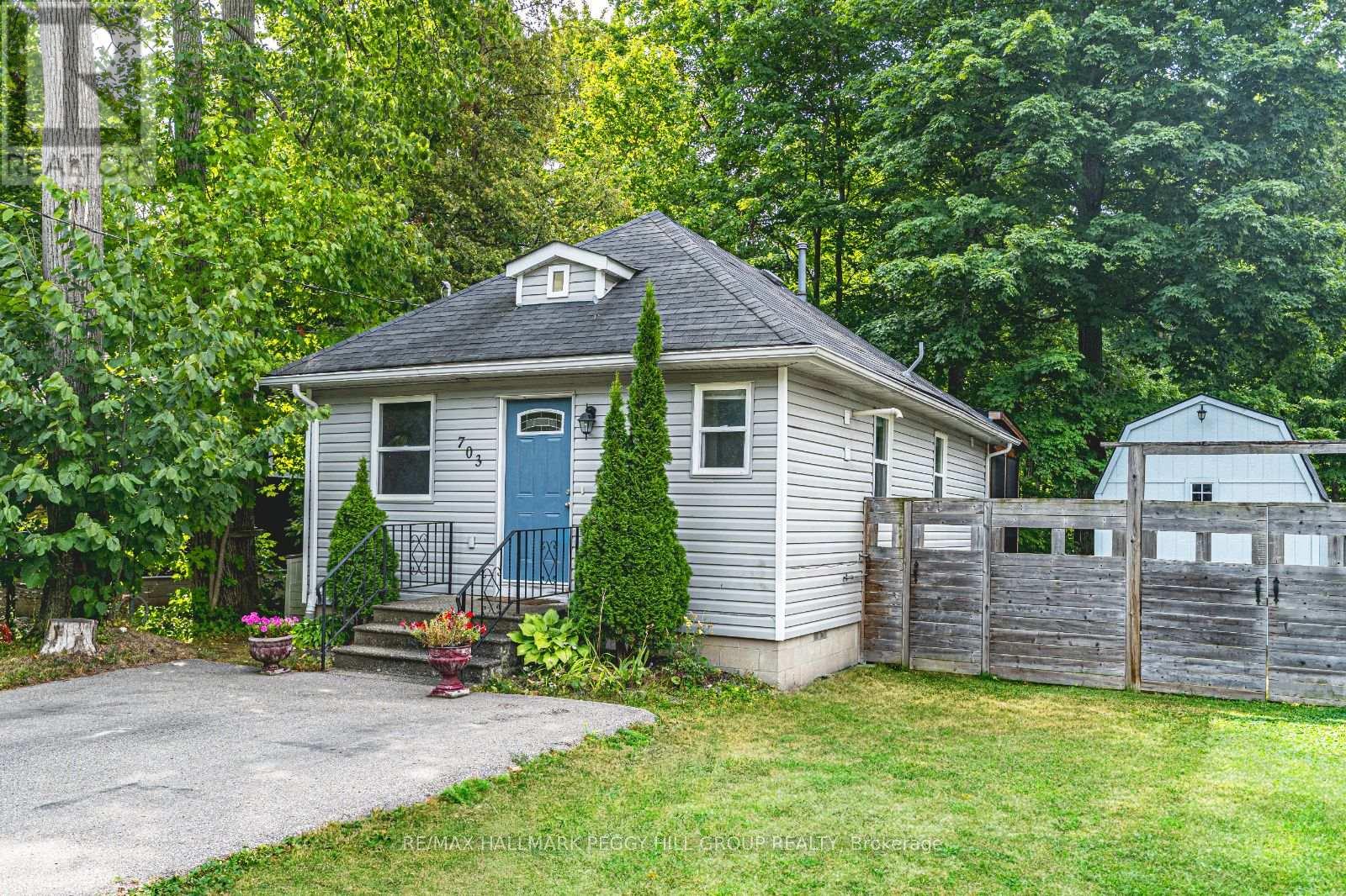 703 Chestnut St, Innisfil, ON L9S 2H8