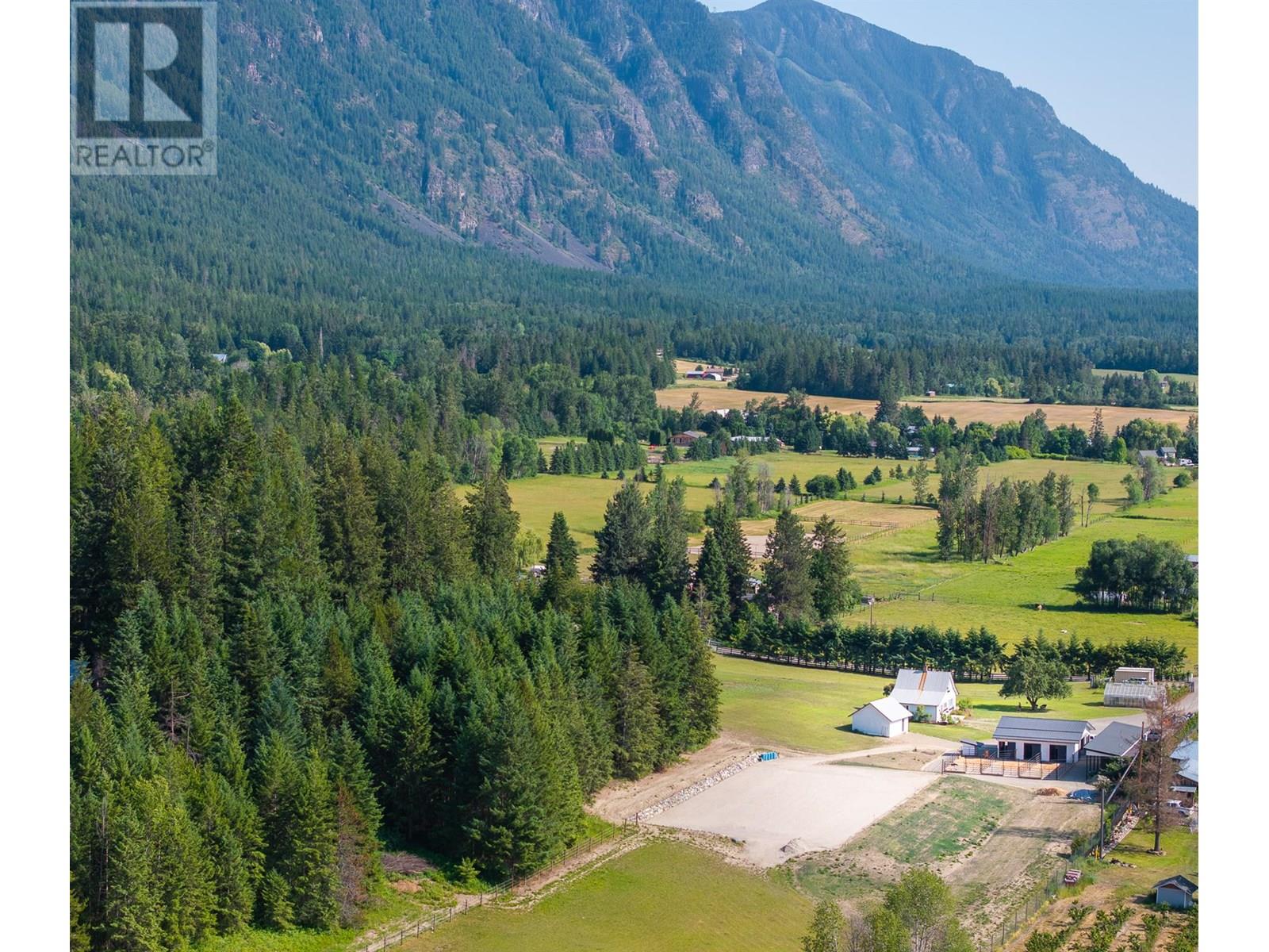 4422 48 St, Canyon, BC V0B 1C1