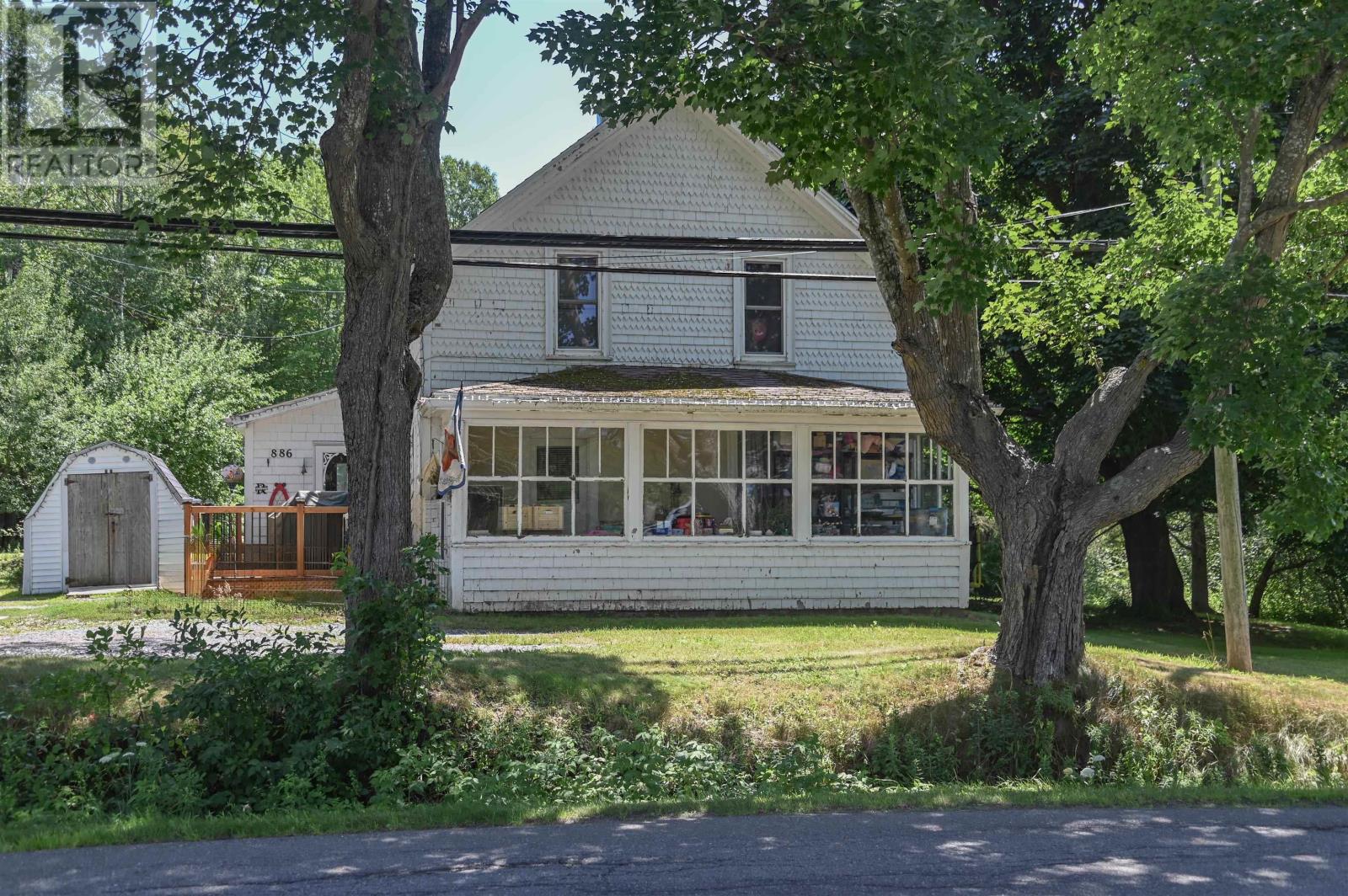 886 Maple St, Waterville, NS B0P 1V0