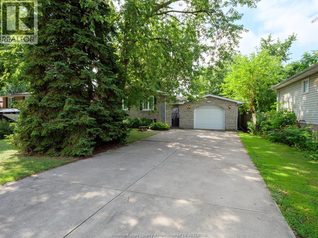 1050 Reaume Rd, Lasalle, ON N9J 1C1