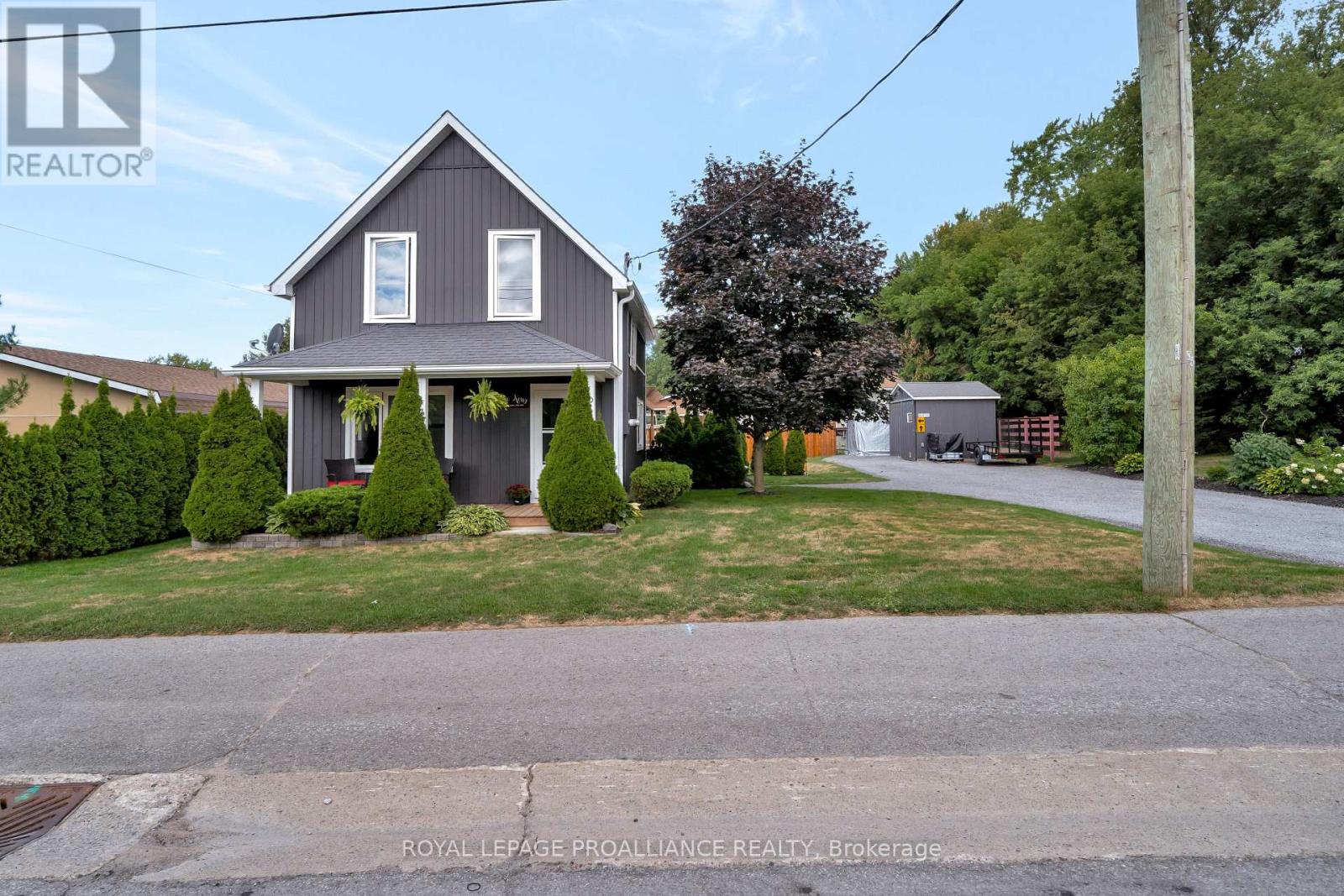 30 Lake St SE, Prince Edward County Picton Ward, ON K0K 2T0