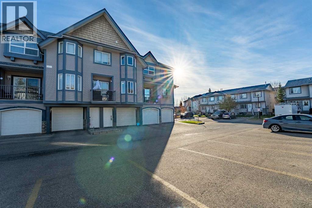121 Eversyde Pt SW, Calgary, AB T2Y 4X7