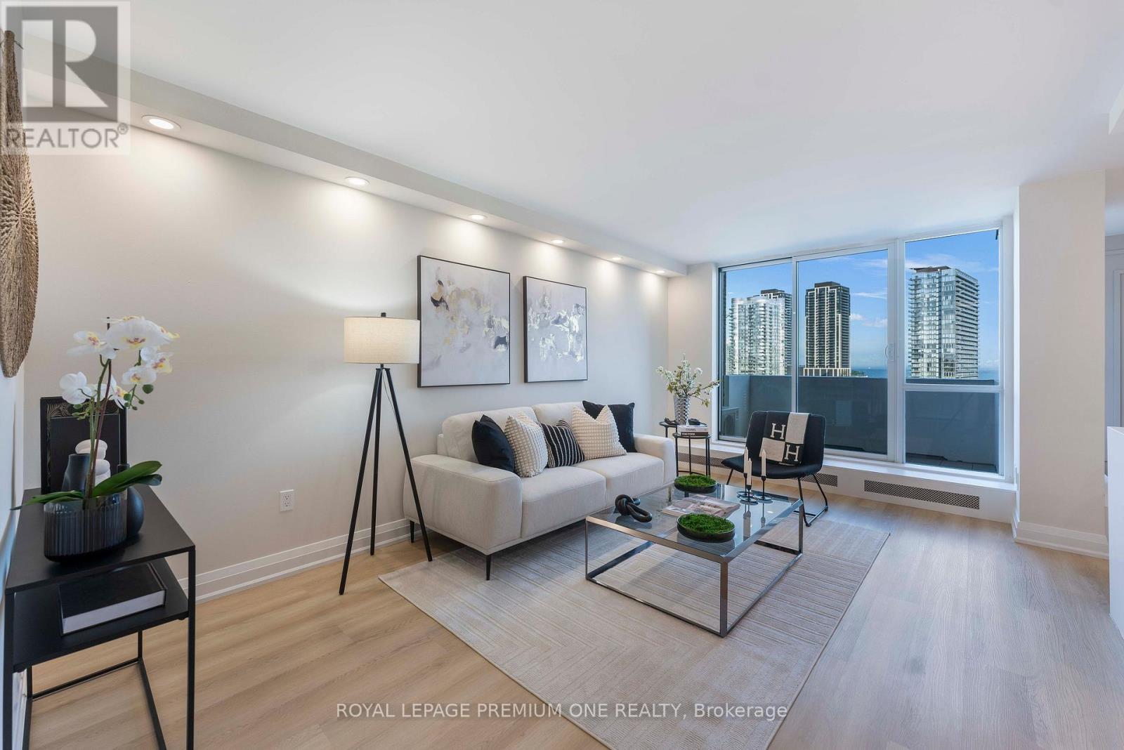 608 60 Southport St, Toronto, ON M6S 3N4