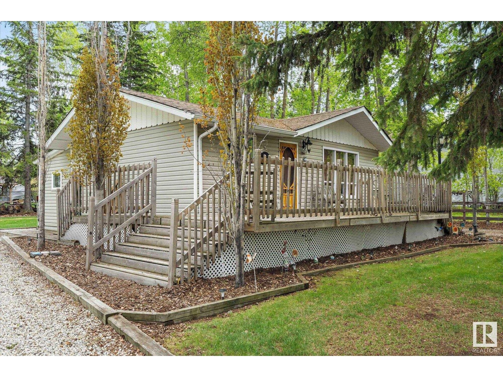 1028-1029 10 St, Rural Lac Ste. Anne County, AB T0E 0A2