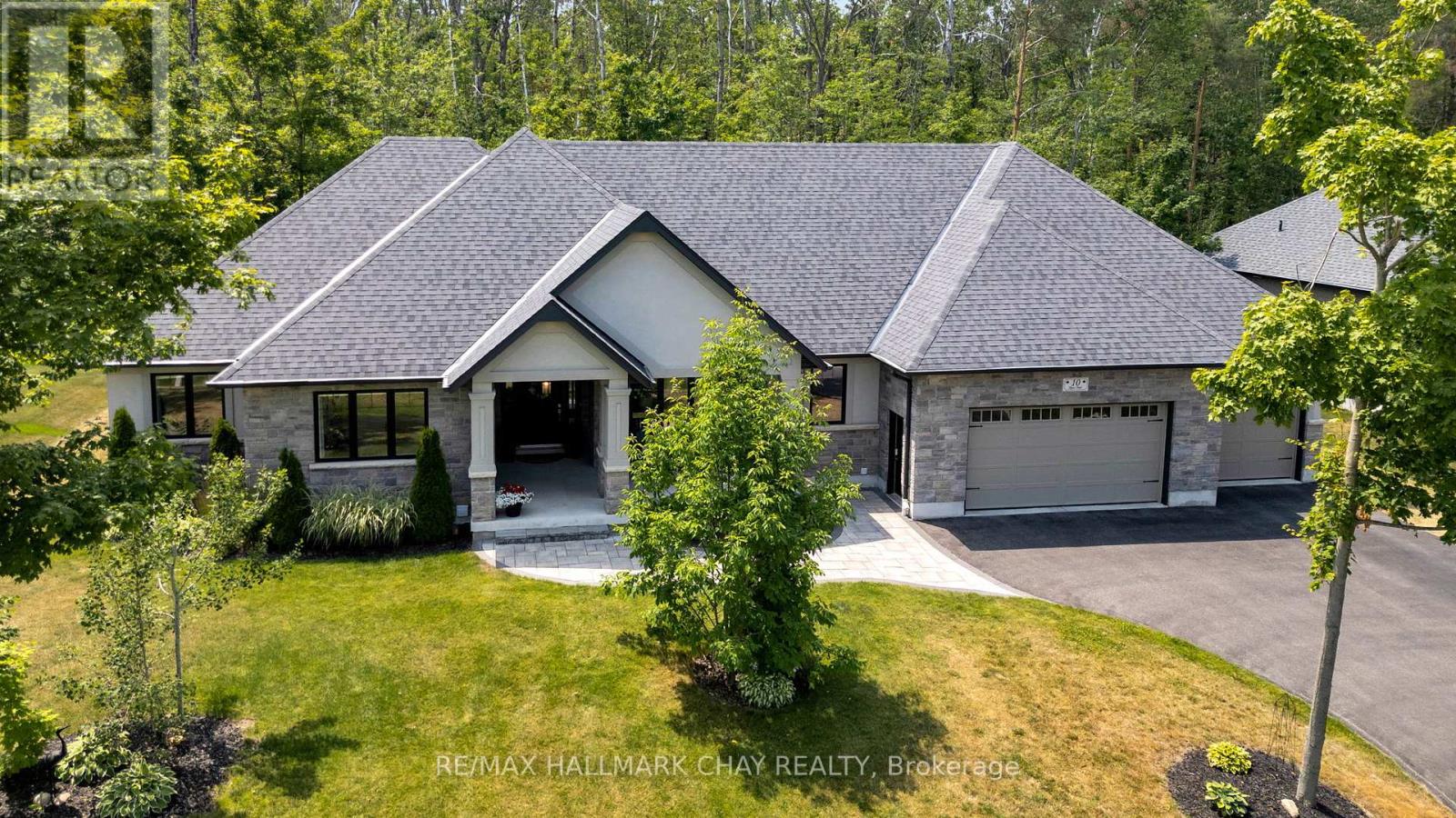 10 Byers St, Springwater, ON L9X 2A3