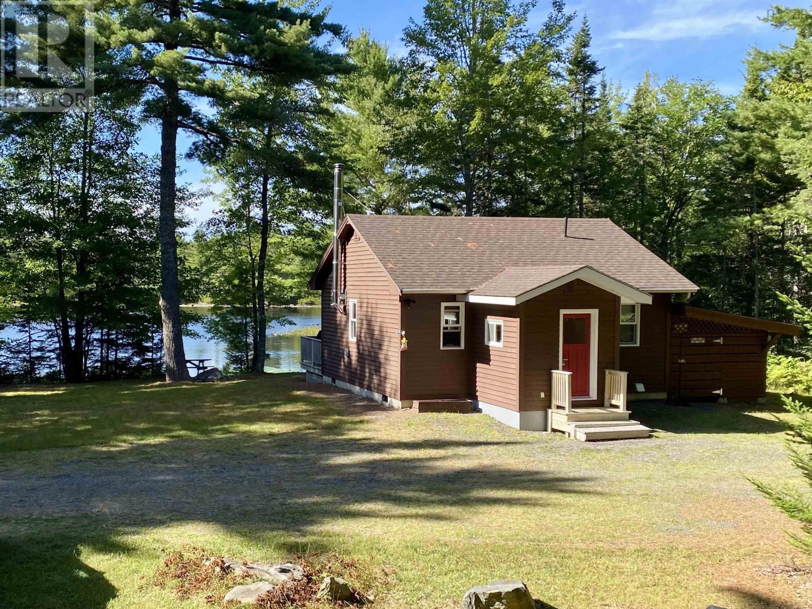 27 Tupper Lake Dr, Westfield, NS B0T 1B0
