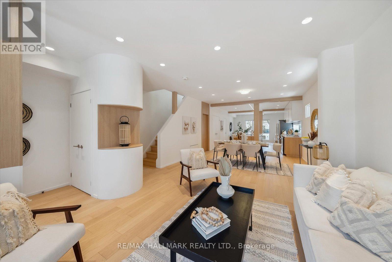 7 Ivy Ave, Toronto, ON M4L 2H6
