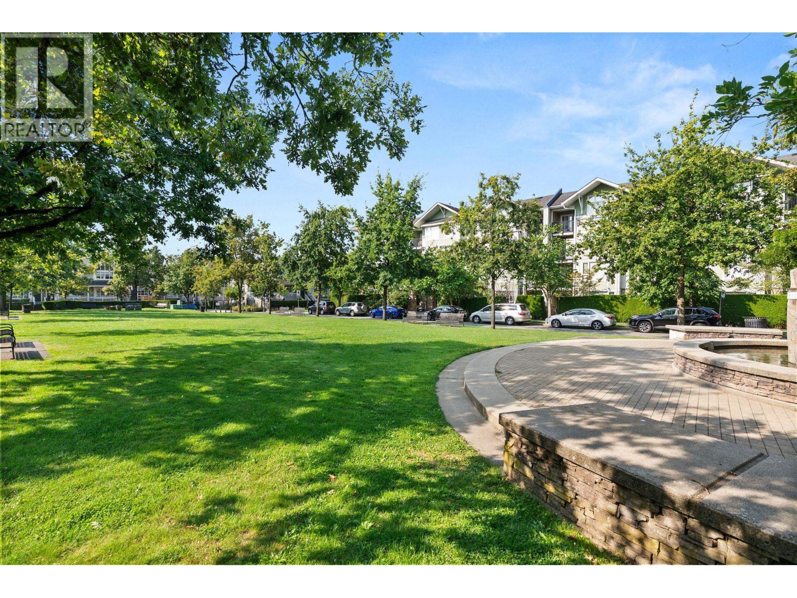 7089 Mont Royal Square Unit 417, Vancouver, BC V5S 4W6