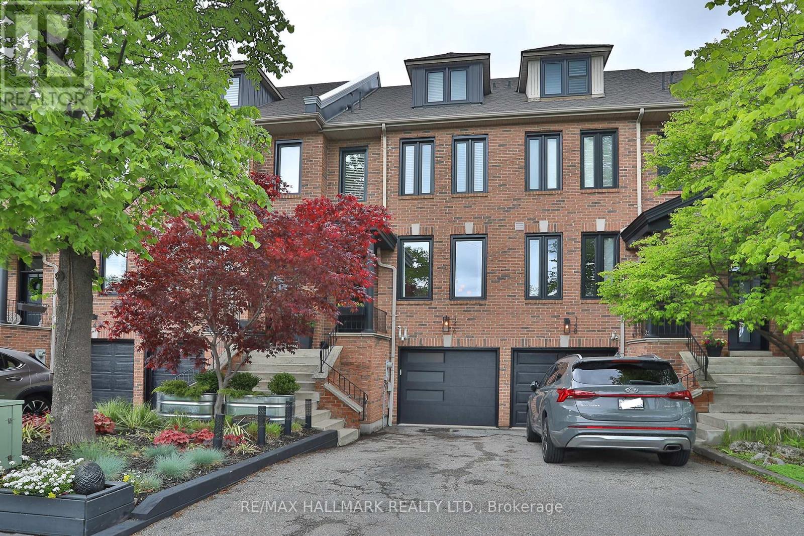 146 Manitoba St, Toronto, ON M8Y 1E3