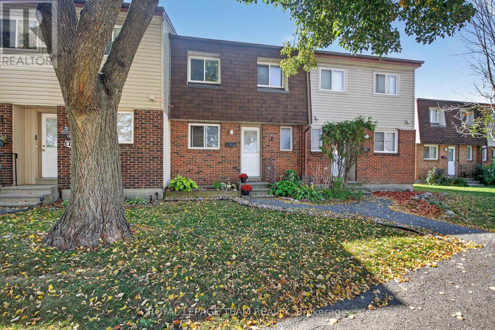 1 Seyton Dr #e, Ottawa, ON K2H 8Y5