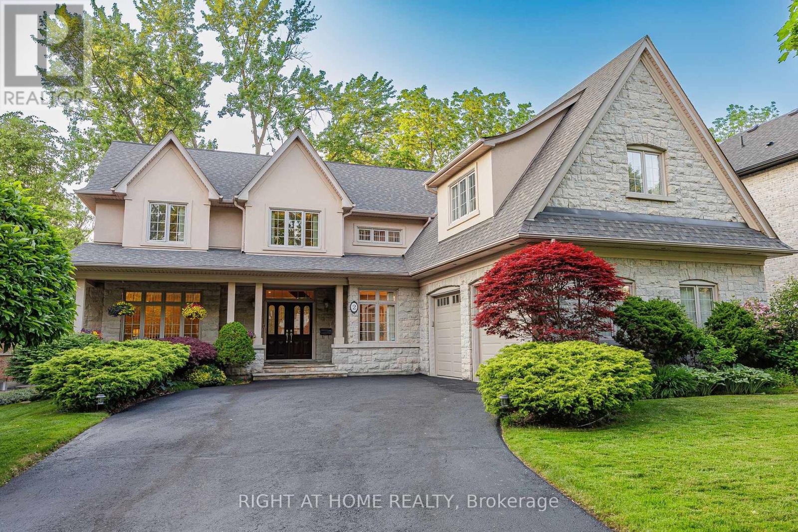 2 Fairway Rd, Toronto Princess-rosethorn, ON M9A 5E9