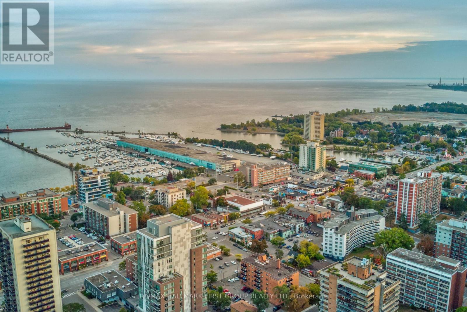 1395 Hurontario St, Mississauga, ON L5G 3H5