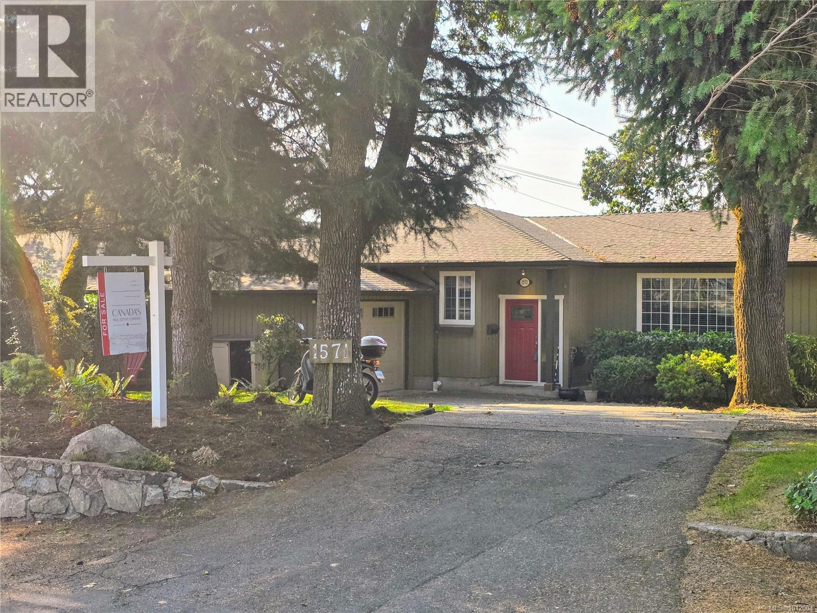 1571 Arrow Rd, Saanich, BC V8N 1C8