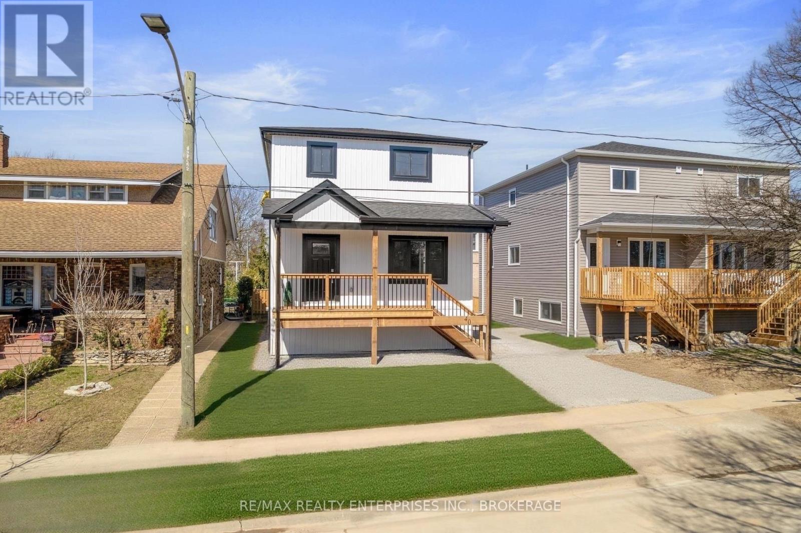 40 Mcmaster Ave, Welland, ON L3B 3S8