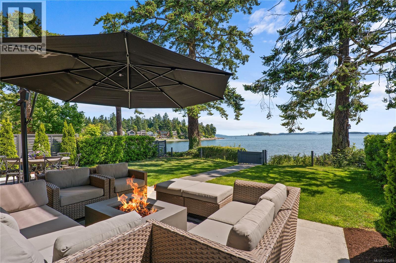 10383 Allbay Rd, Sidney, BC V8L 2N8