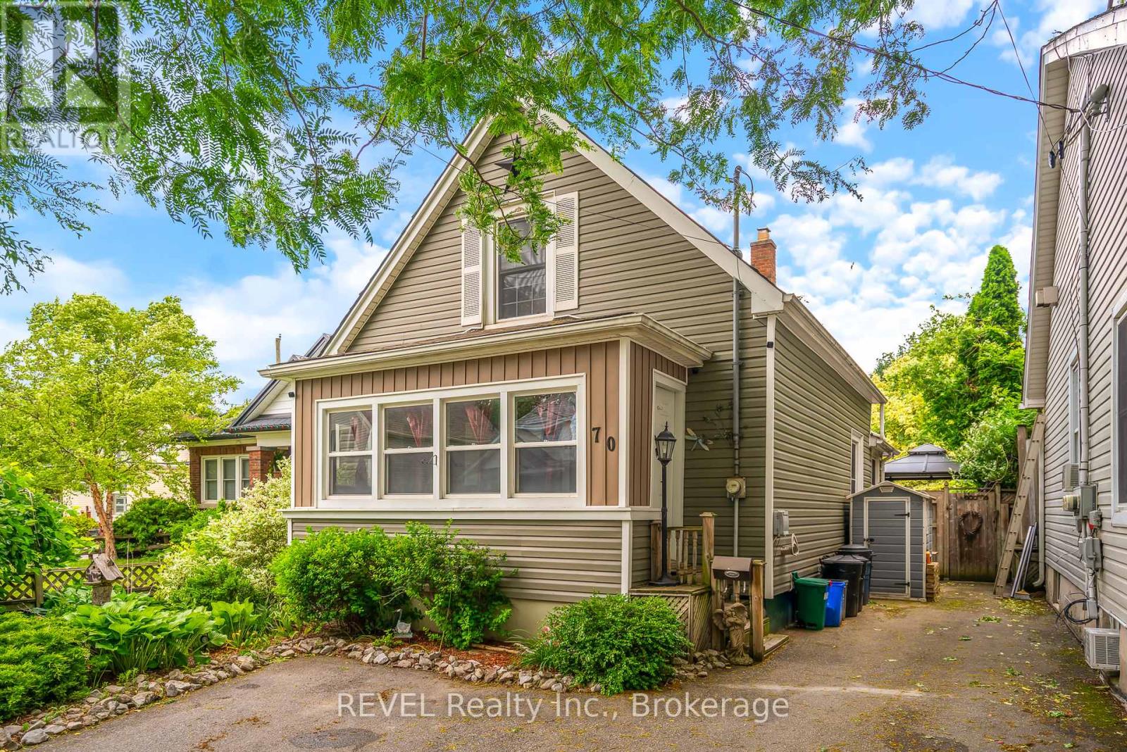 70 York St, St. Catharines, ON L2R 6C7