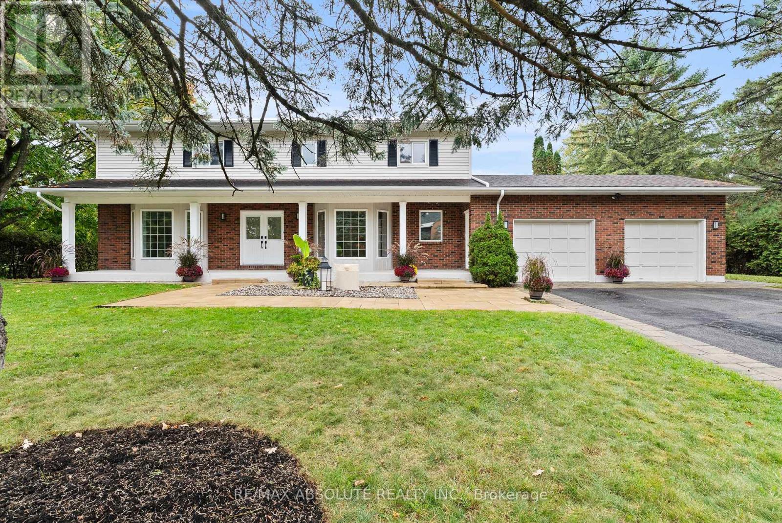 6 Howard Ct, Ottawa, ON K2J 3Z8