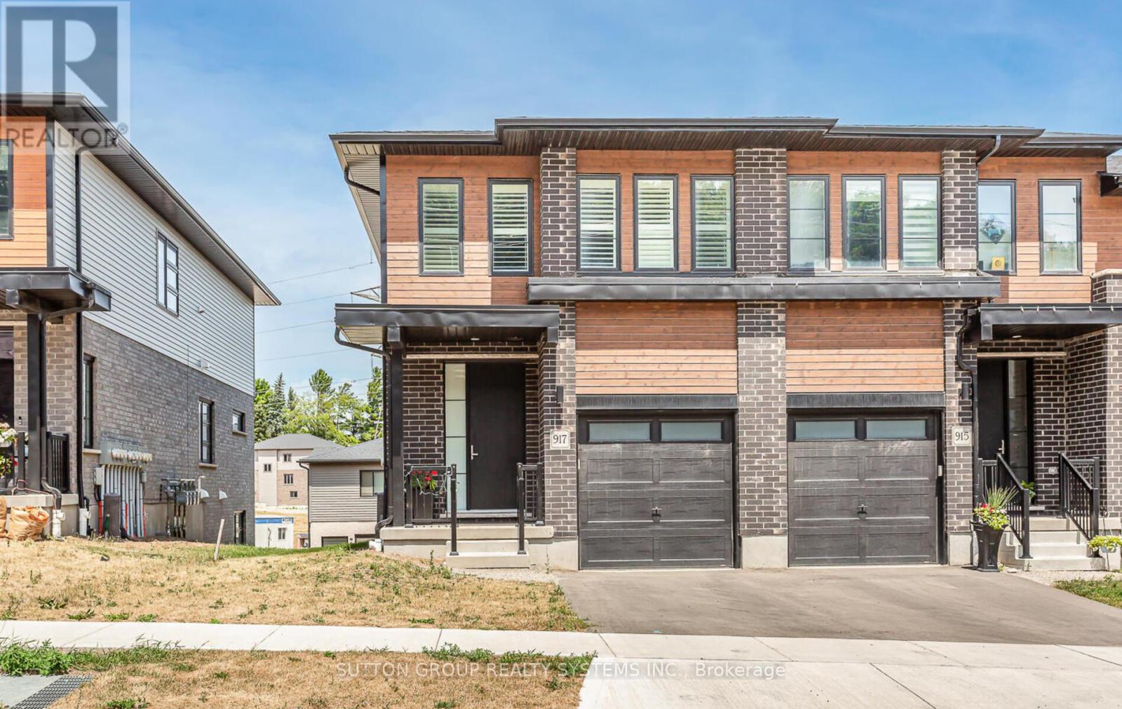 917 Robert Ferrie Dr, Kitchener, ON N2R 0P2