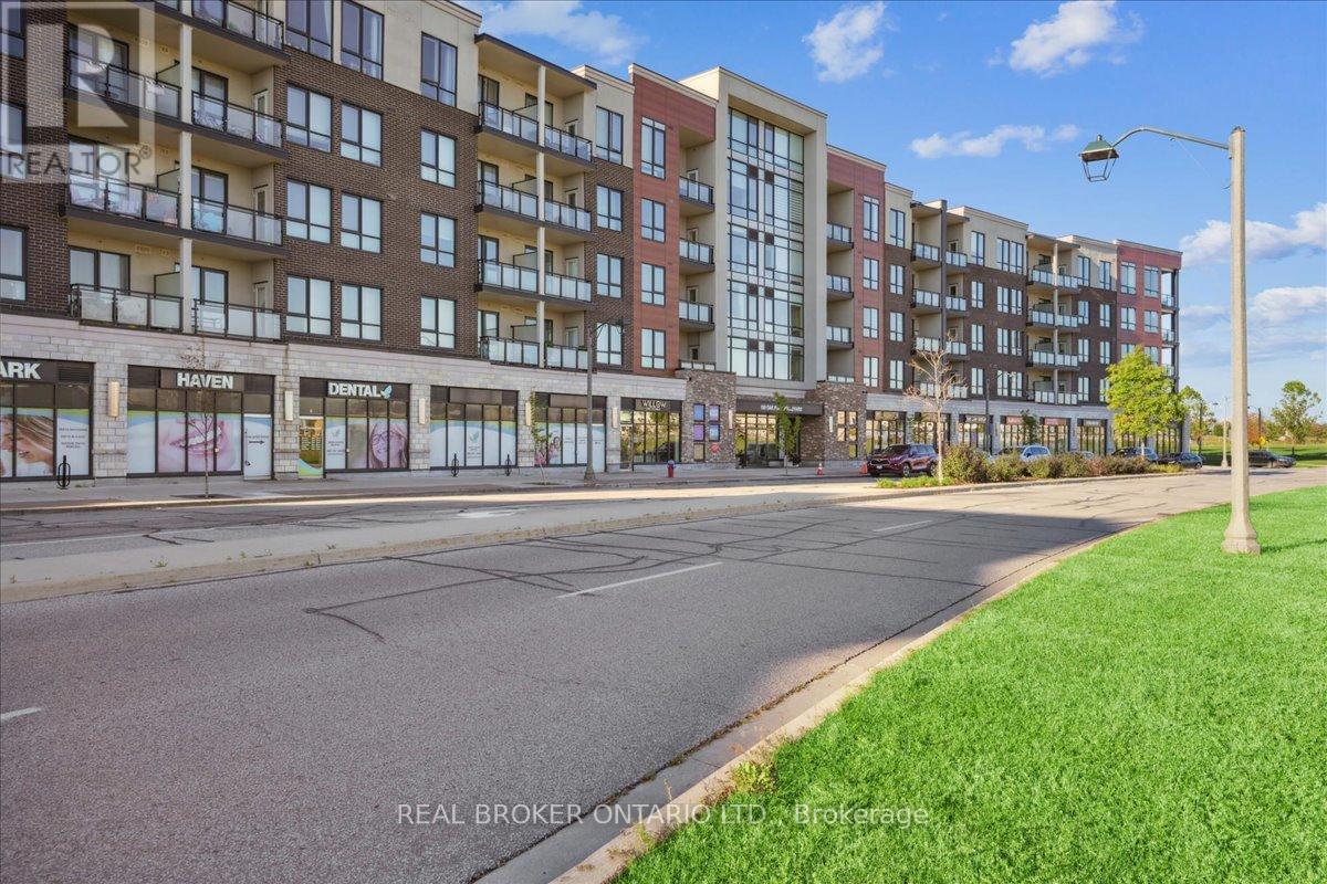 301 150 Oak Park Blvd, Oakville, ON L6H 3P2