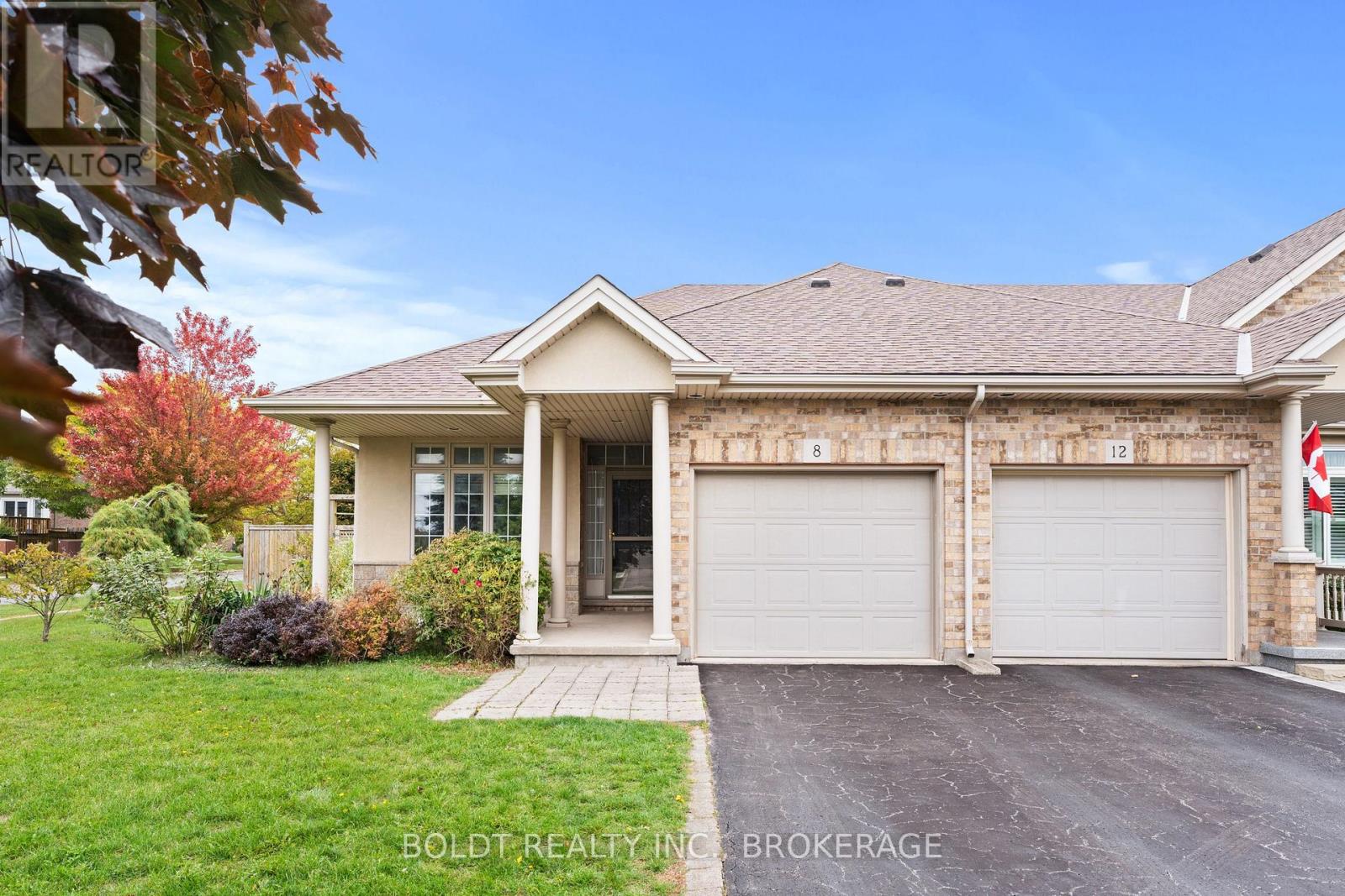 8 Willowlanding Ct, Welland, ON L3C 7L7