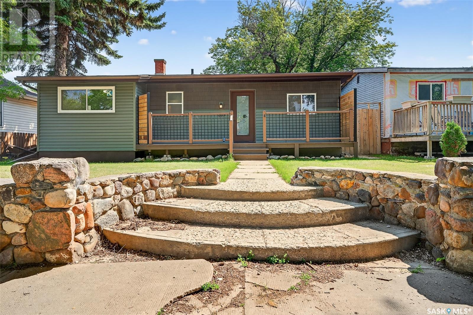 895 Willow Ave, Moose Jaw, SK S6H 1G4