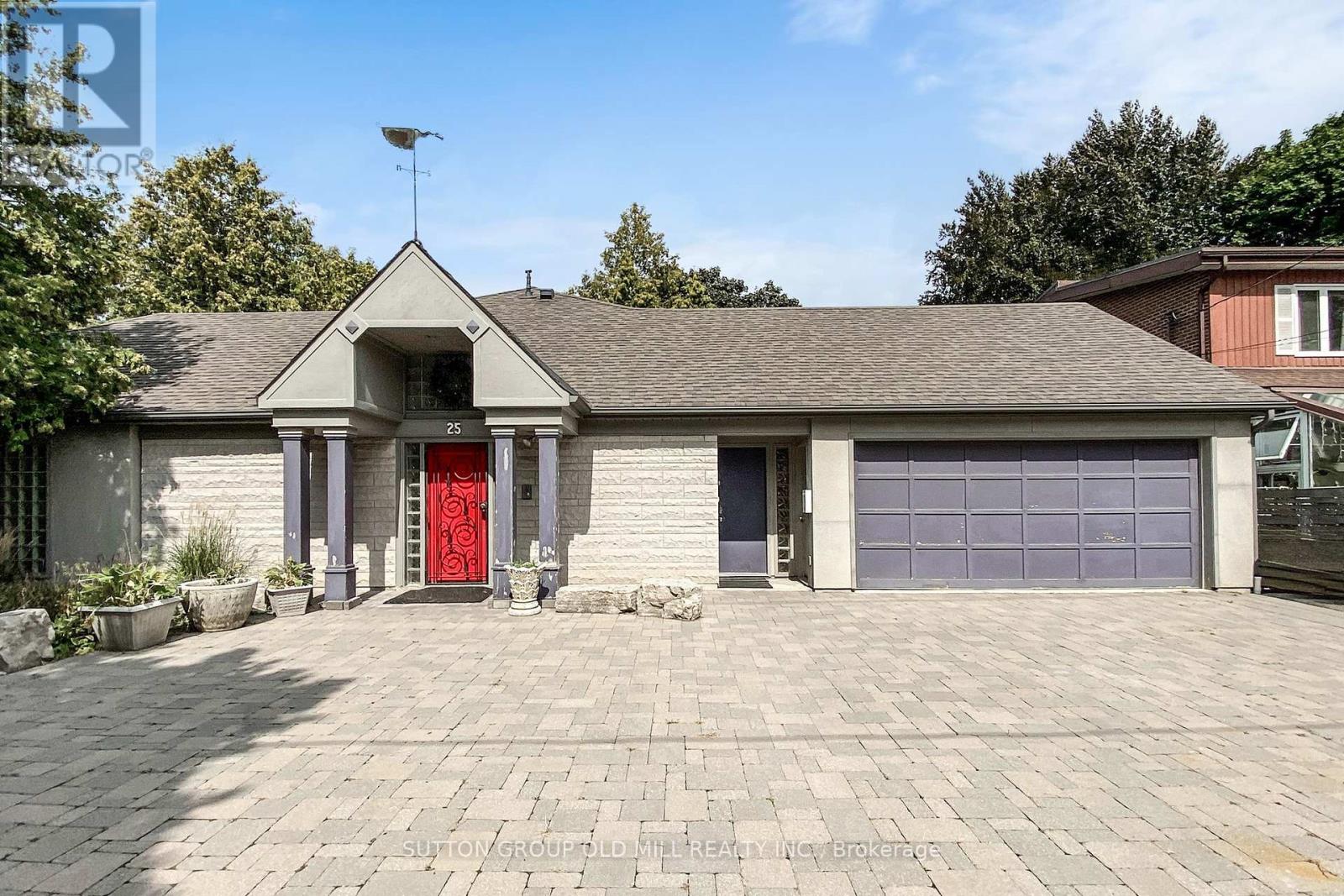25 Montgomery Rd, Toronto Kingsway South, ON M8X 1Z6