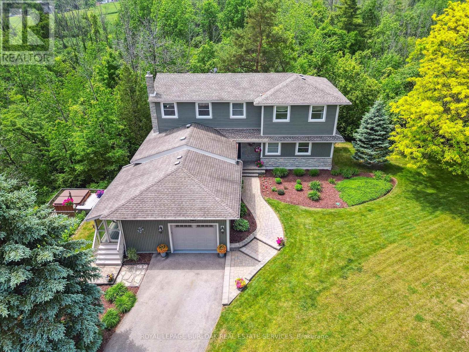 1778 Old Waterdown Rd, Burlington, ON L7R 3X5