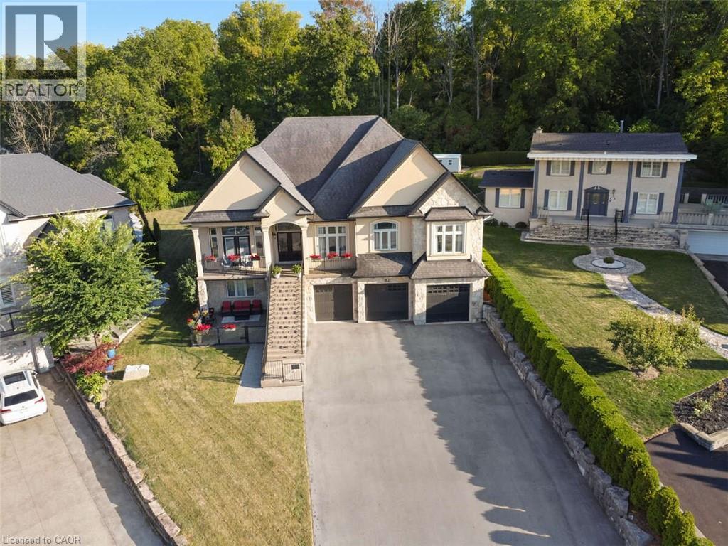 82 Margaret Ave, Stoney Creek, ON L8G 3G5