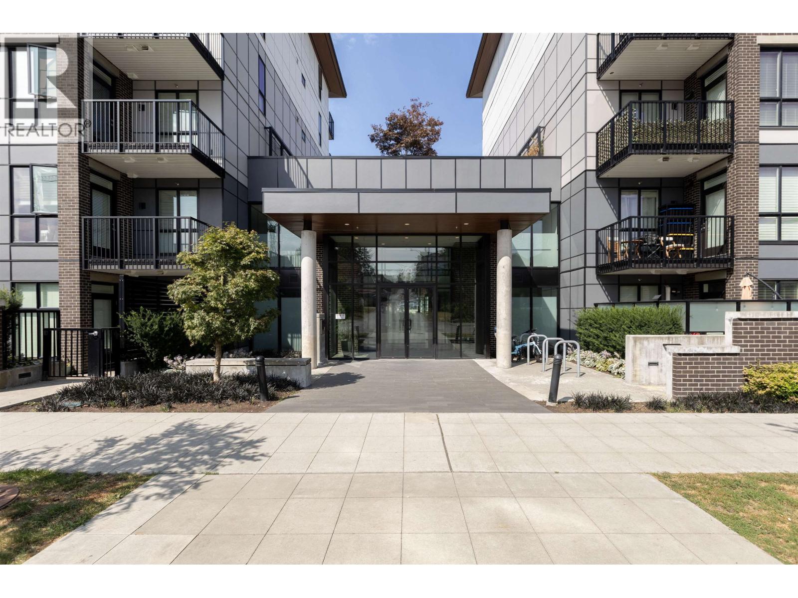 750 Dogwood Street Unit 210, Coquitlam, BC V3J 4B7