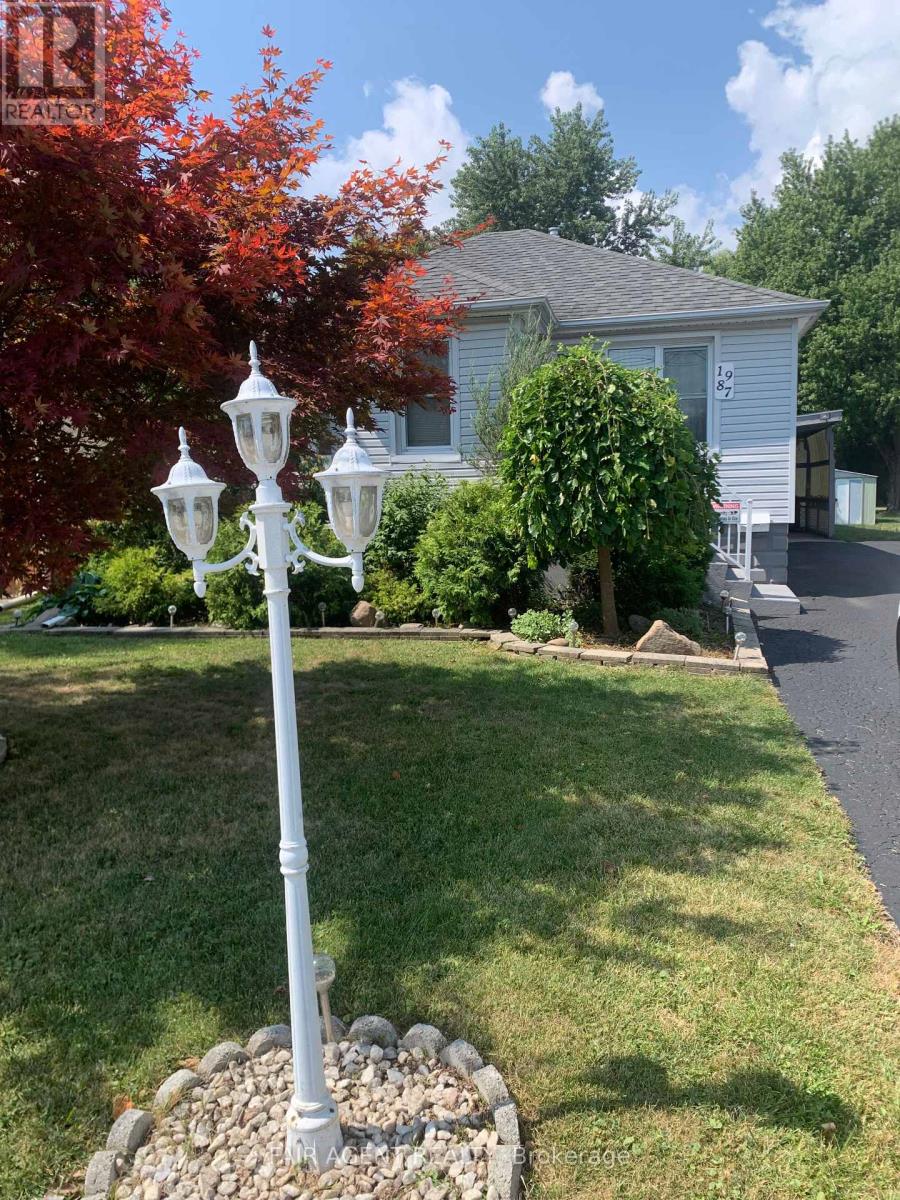 1987 Balfour Blvd, Windsor, ON N8T 2S4