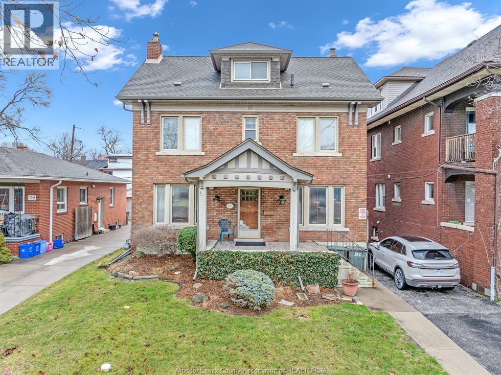 210 California, Windsor, ON N9B 2Y5