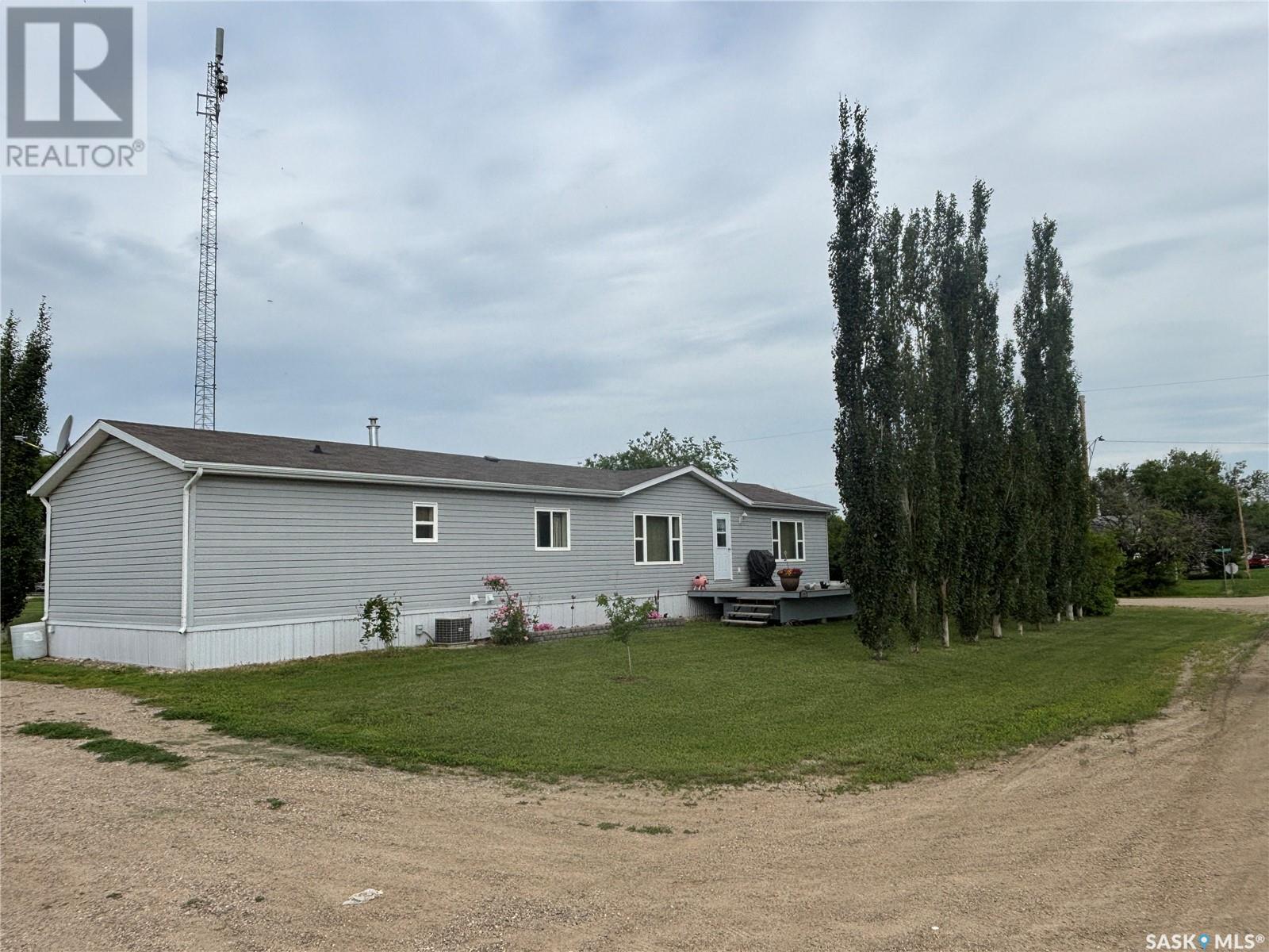 112 2 Avenue, Macrorie, SK S0L 2E0