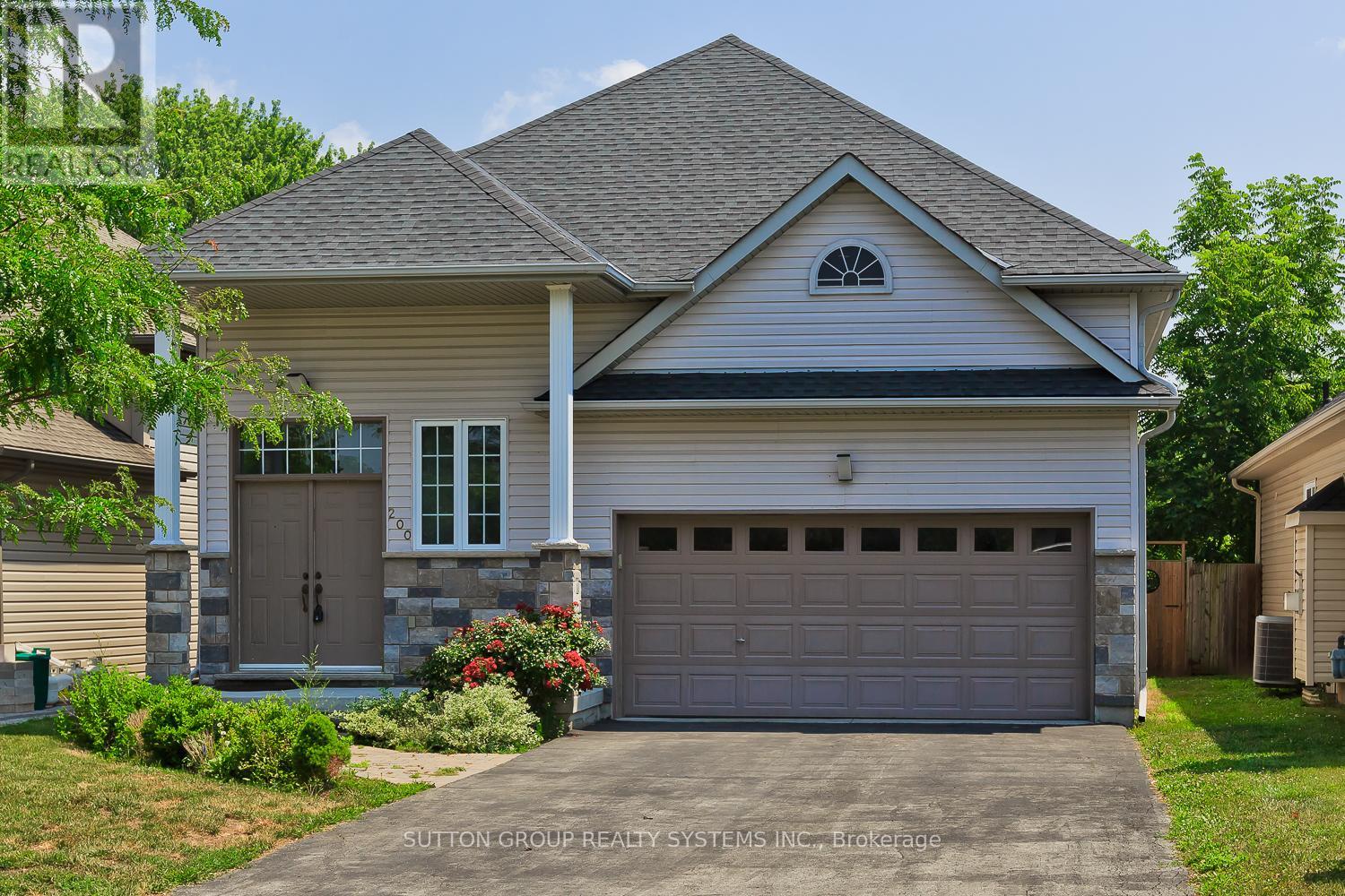 200 Regatta Dr, Welland, ON L3B 6E8