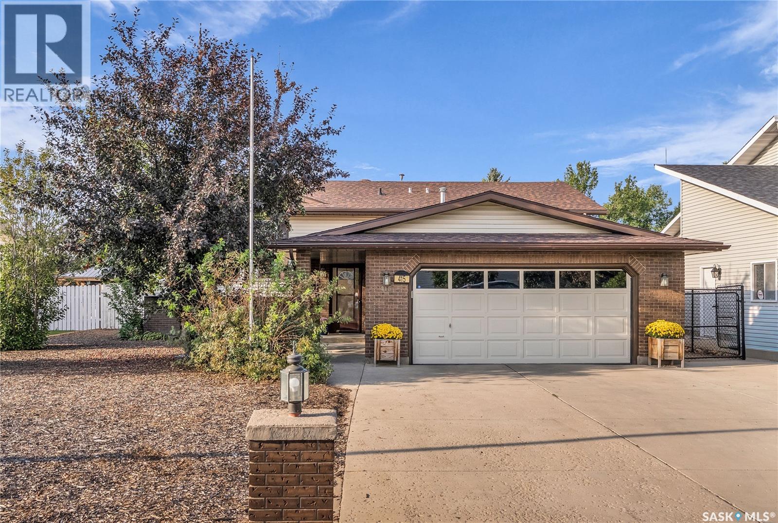 415 Neusch Cres, Saskatoon, SK S7K 7T9