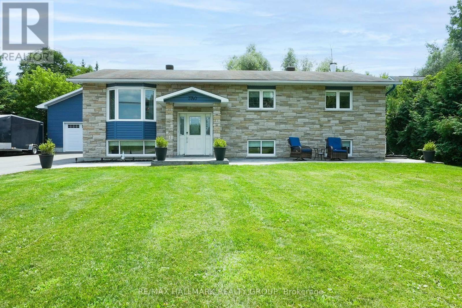 3740 Louiseize Rd, Ottawa, ON K1G 3N4