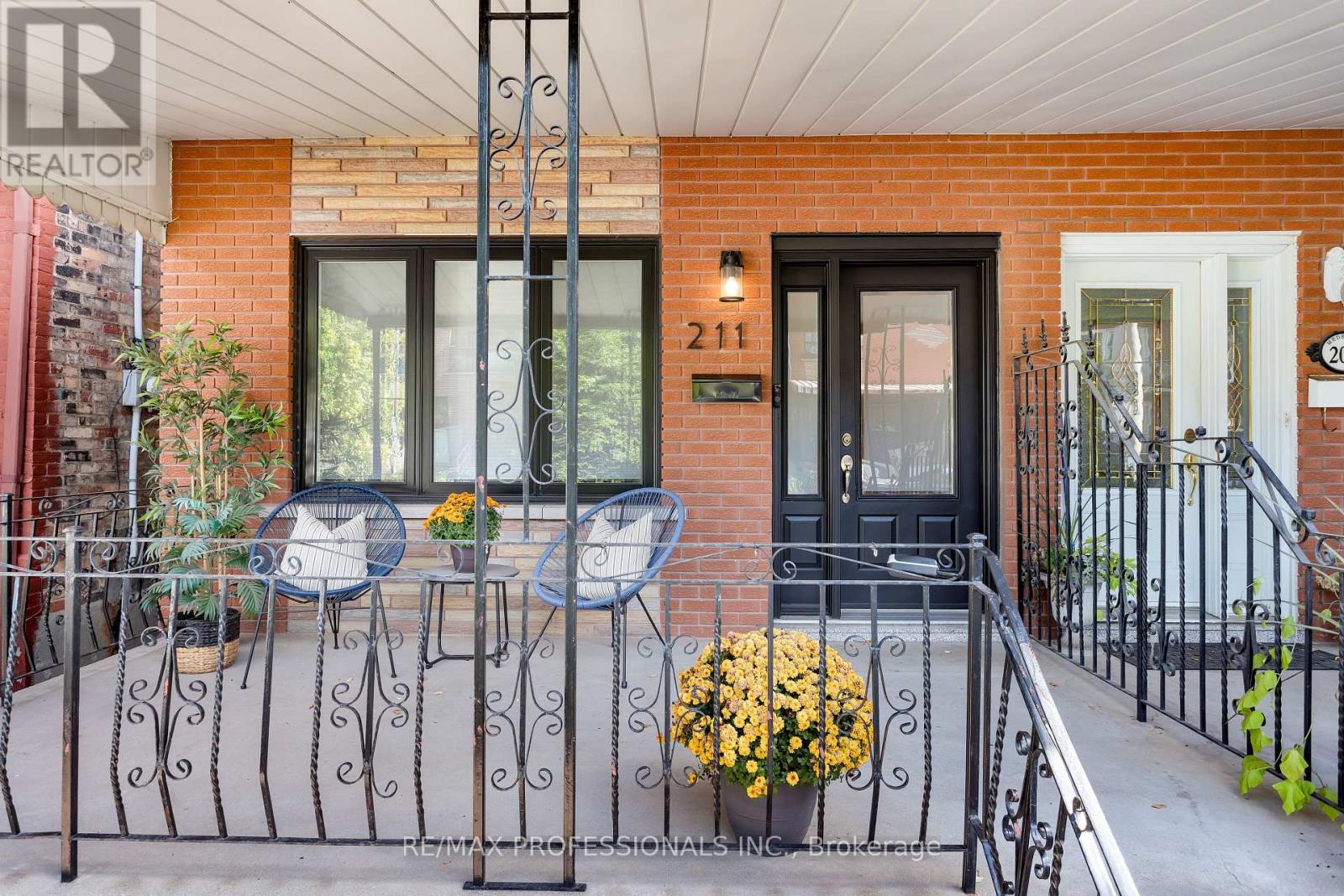 211 Markham St, Toronto, ON M6J 2G7