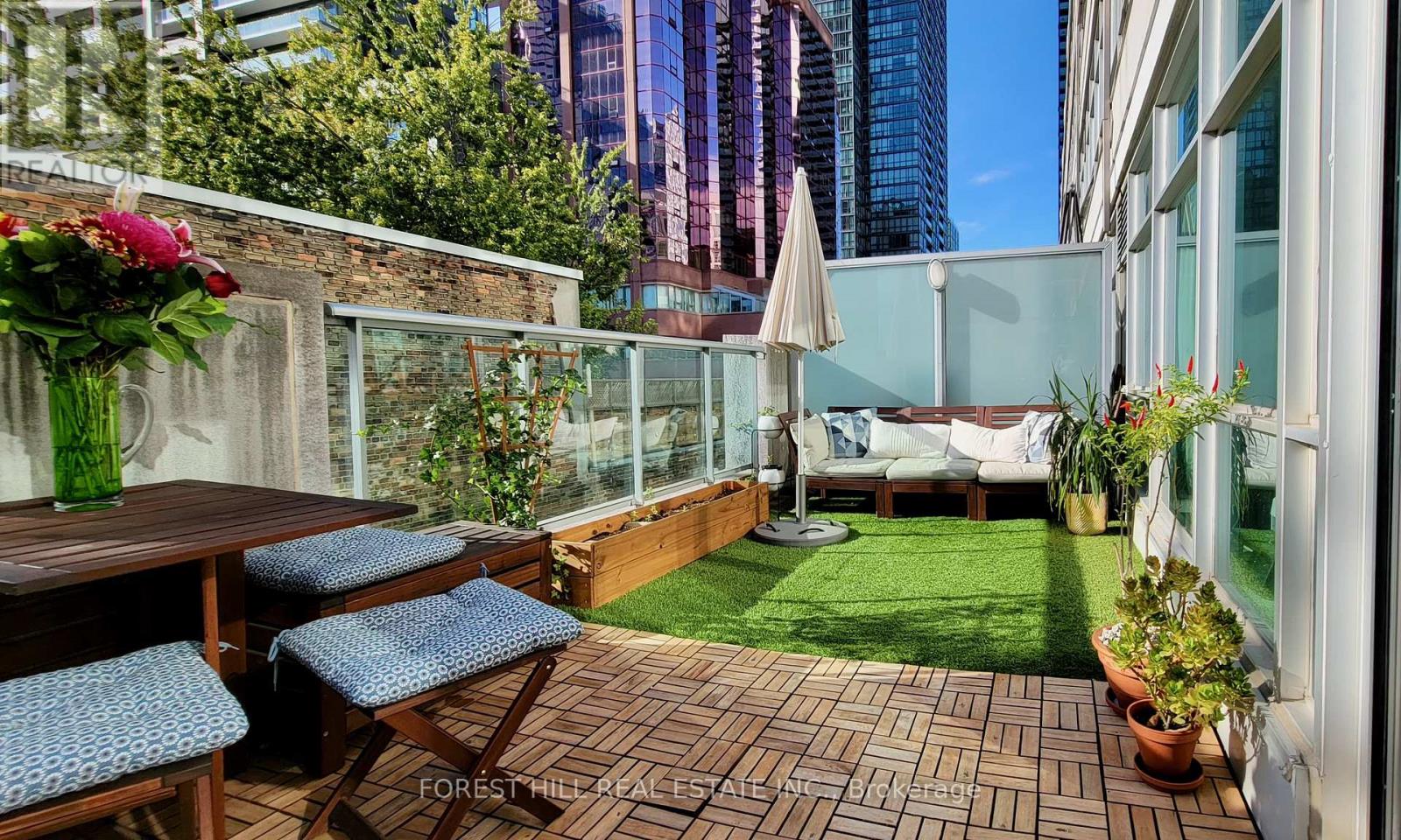 306 350 Wellington St W, Toronto, ON M5V 3W9