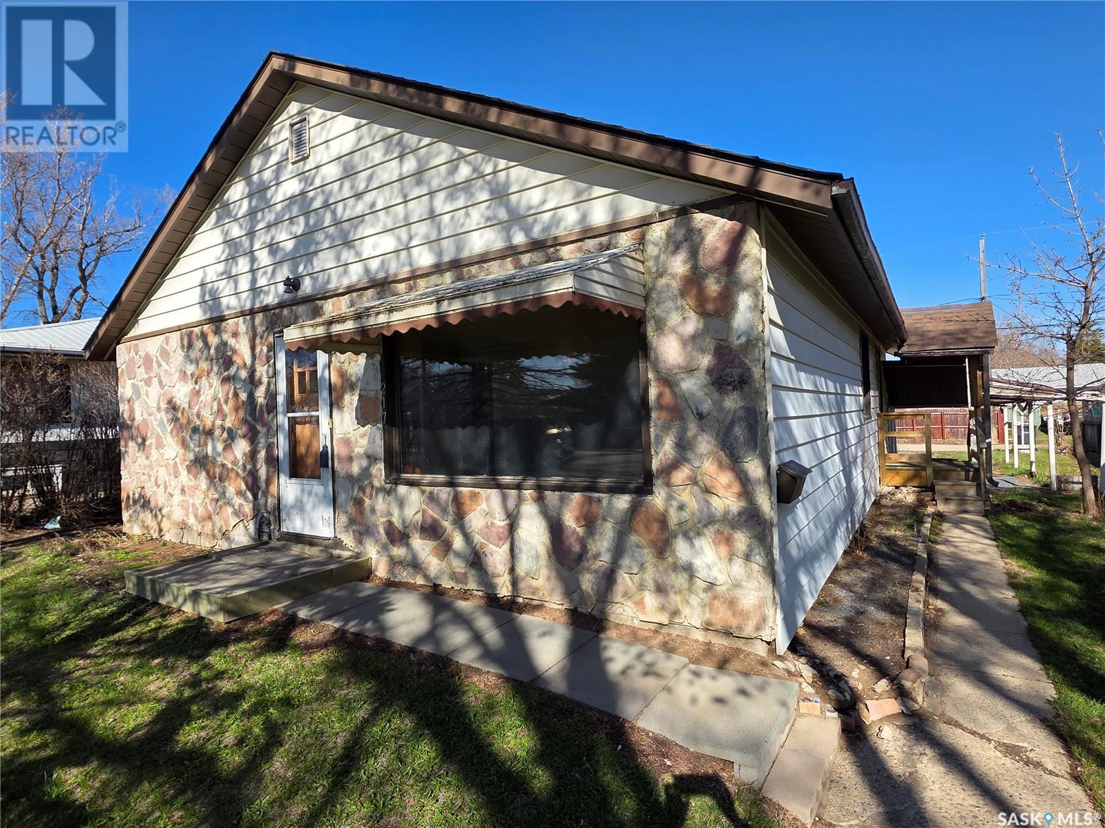 217 9 Avenue Northwest, Swift Current, SK S9H 1A6