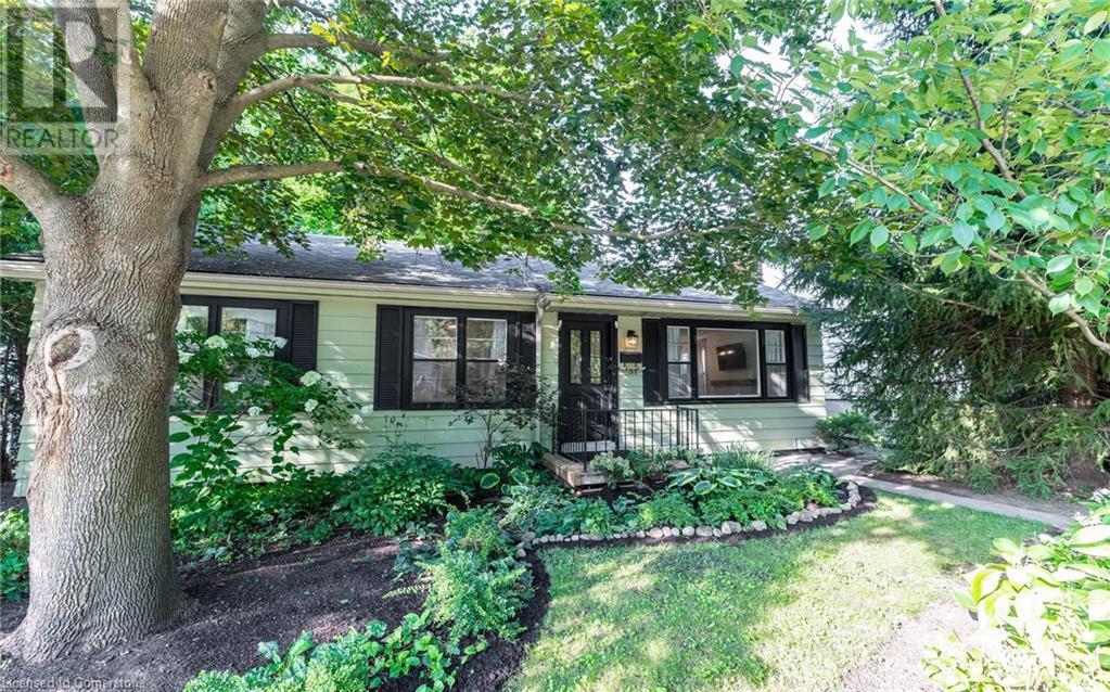 31 Academy St, Hamilton, ON L9G 2X8